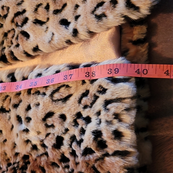 FAUX LEOPARD 🐆 FUR Long Coat. - Picture 8 of 8